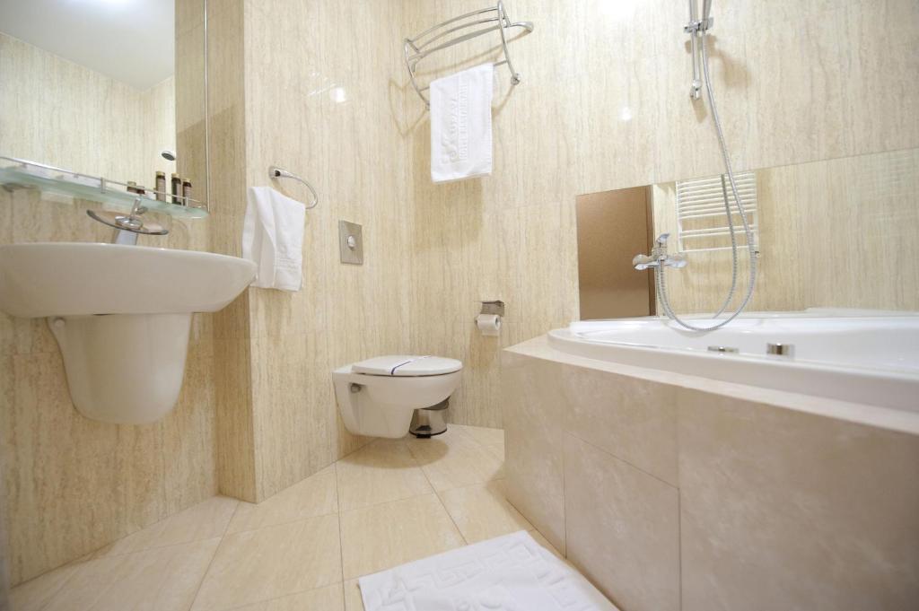 Deluxe Hotel Kupava Lviv Quarto foto