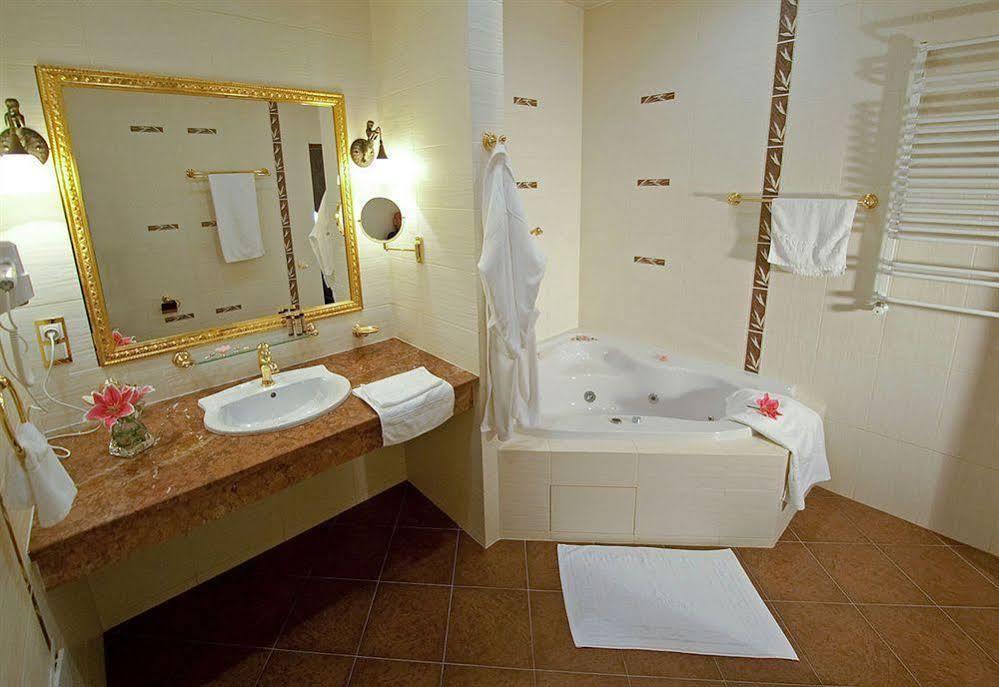 Deluxe Hotel Kupava Lviv Exterior foto