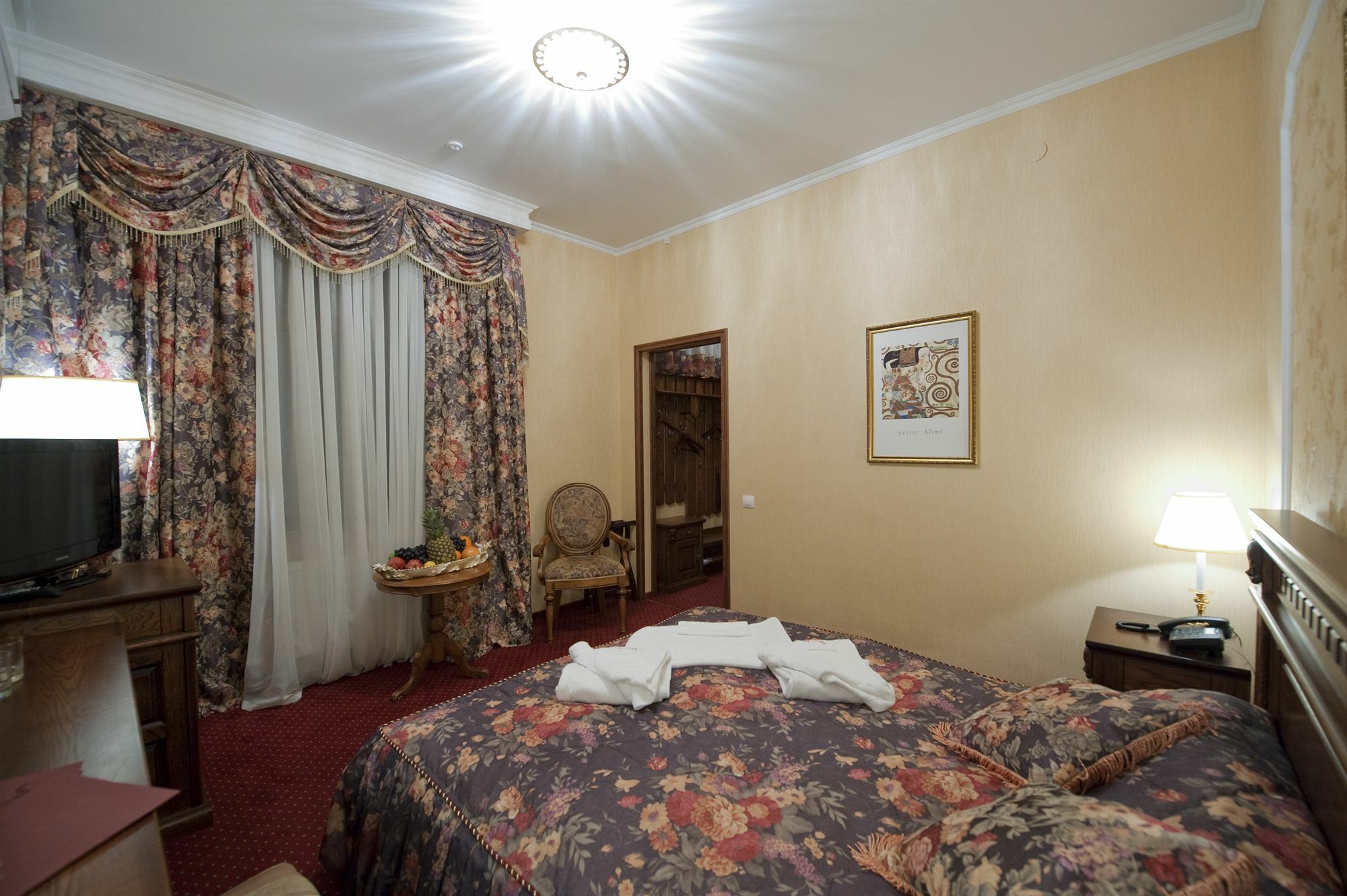 Deluxe Hotel Kupava Lviv Exterior foto