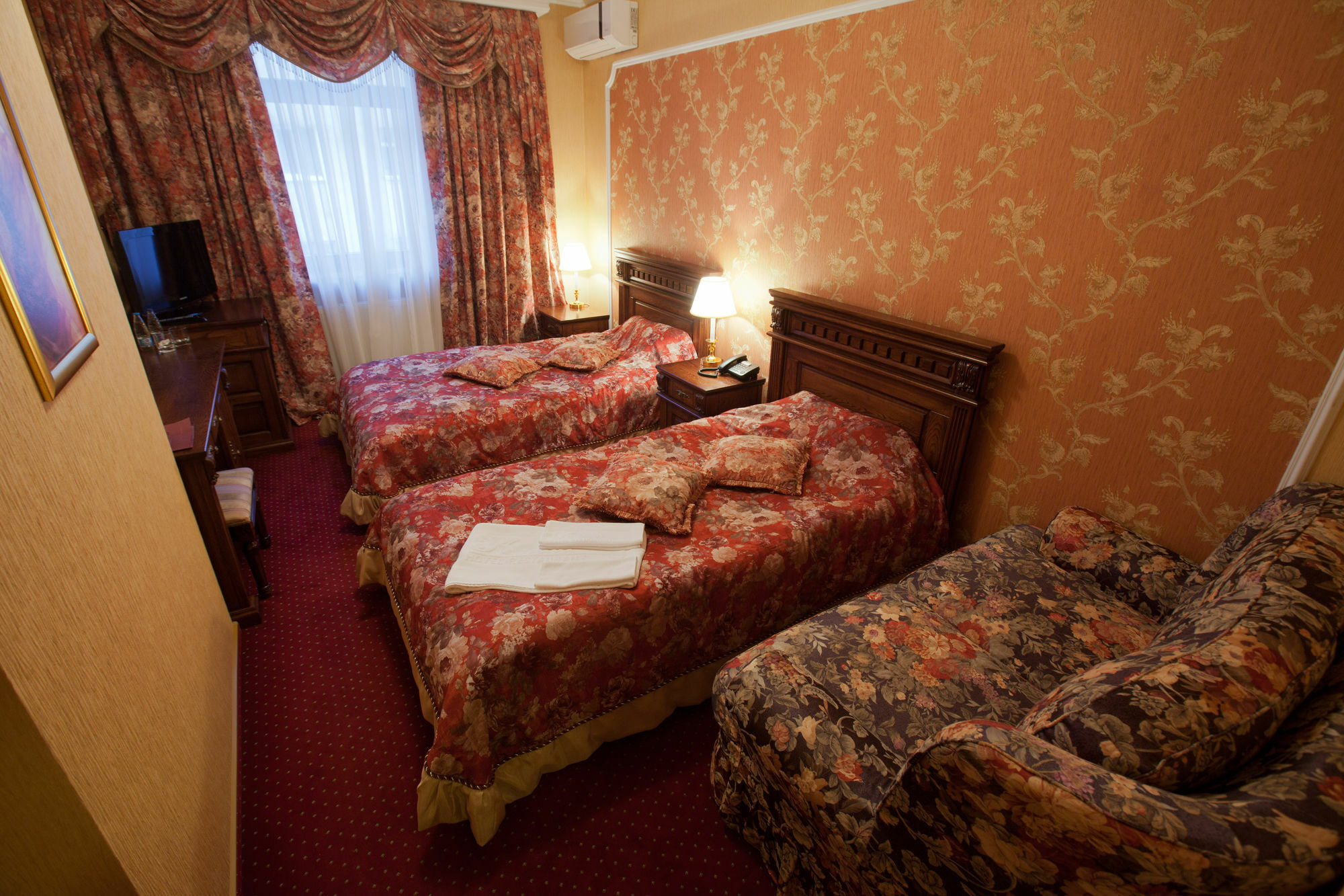 Deluxe Hotel Kupava Lviv Exterior foto
